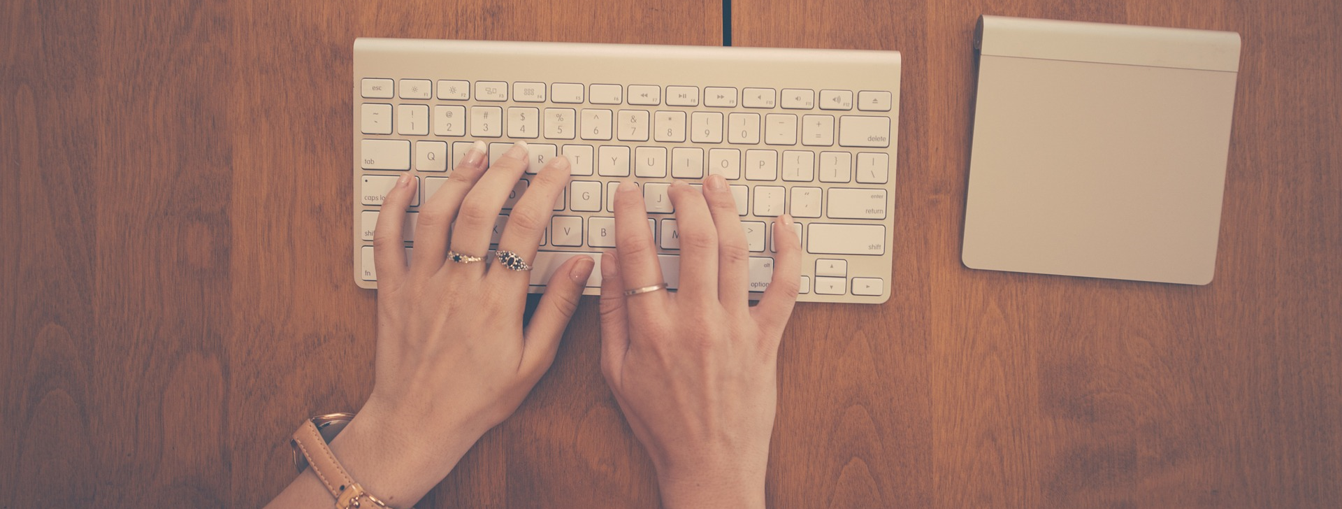 Dette verktøyet sjekker hvor fort du skriver. Bruk spillet til å se hvor mange ord du klarer å skrive på et minutt, eller til å forbedre din skrivehastighet. Konkurrer med dine medelever og se om du klarer å få navnet ditt opp på poengtabellen!